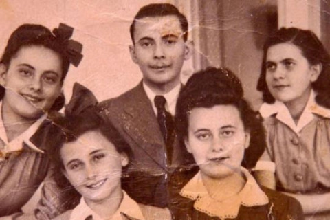 Last family photo of Lily Ebert and her siblings before their deportation to Auschwitz-Birkenau.